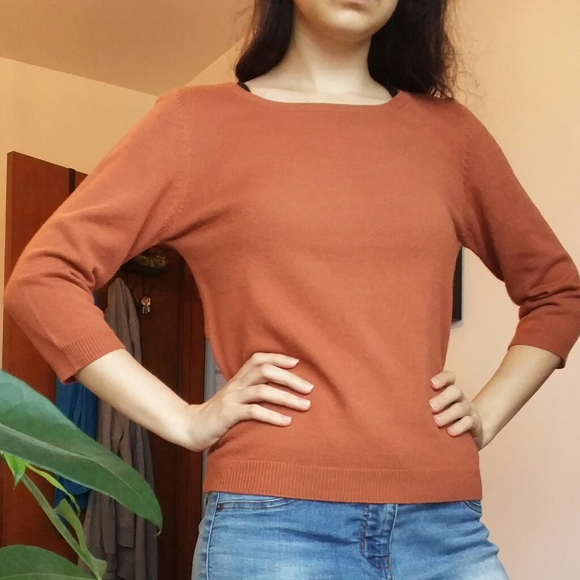 Sold on Vinted; UO Burnt Orange/Rust Sweater - Picture 3 of 11
